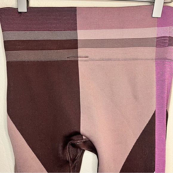 Nike Women’s Sculpt Icon Clash Seamless 7/8 Training Tight leggings - Picture 11 of 12